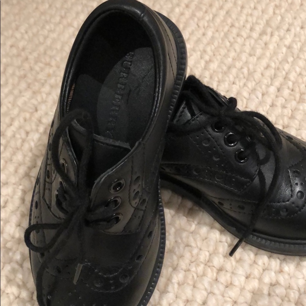 Burberry little boys size 25 dress shoes - Picture 2 of 2